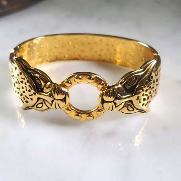 1970s Biting Panther Leopard Hammered Gold-tone Hinged Clamper Bracelet - Picture 3 of 6